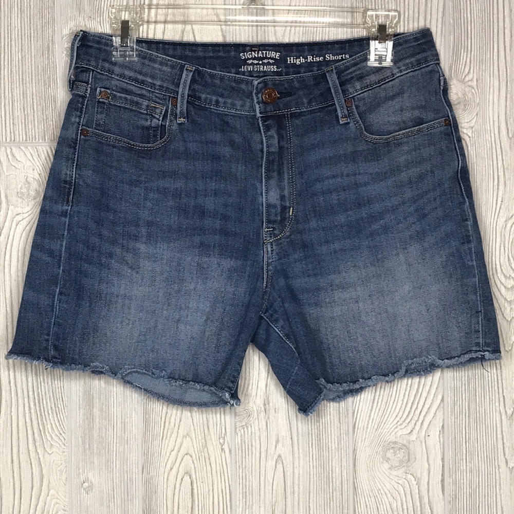 Levi High-Rise Raw Hem Shorts Waist 28